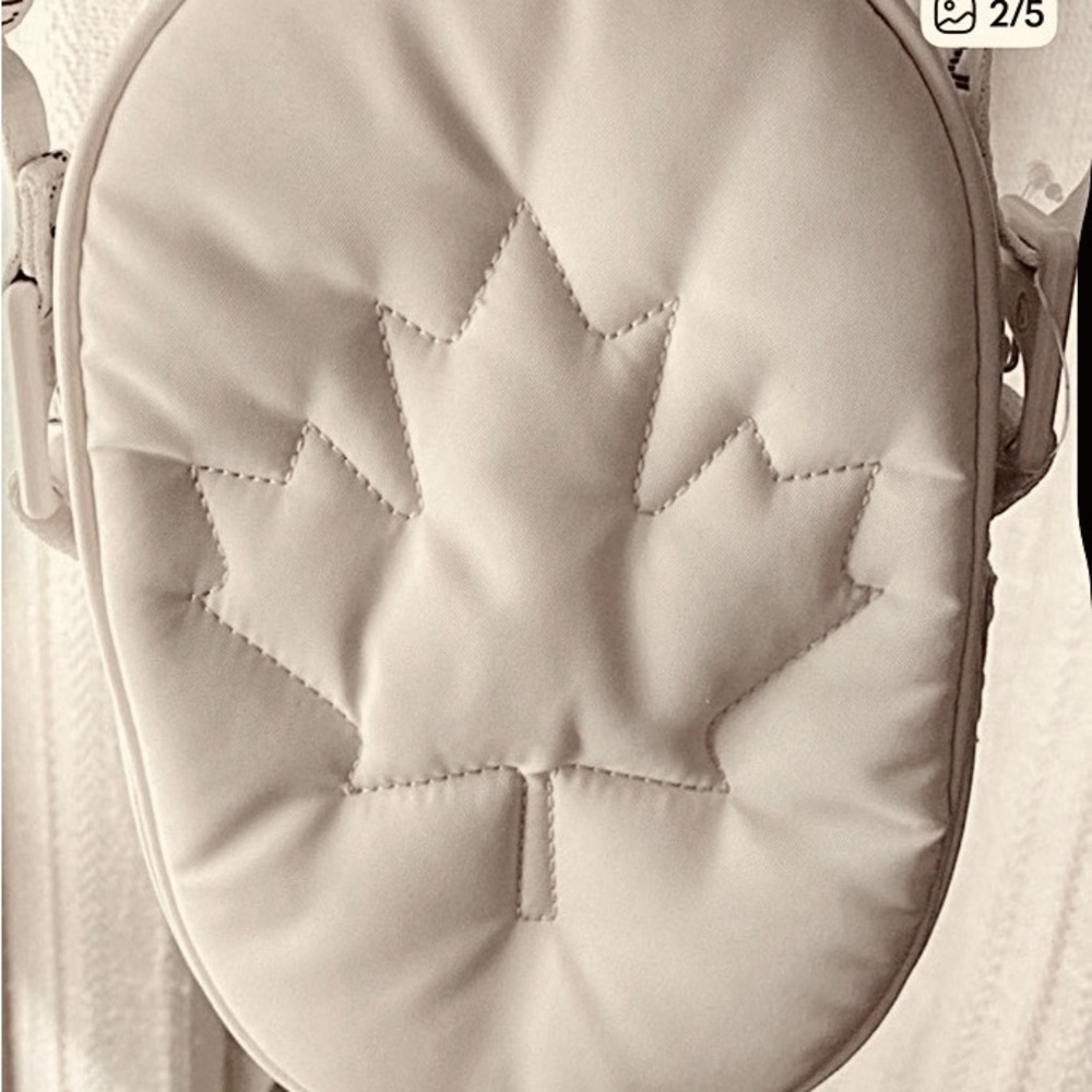 Lululemon side bag, canada olympic collection - Picture 4 of 5